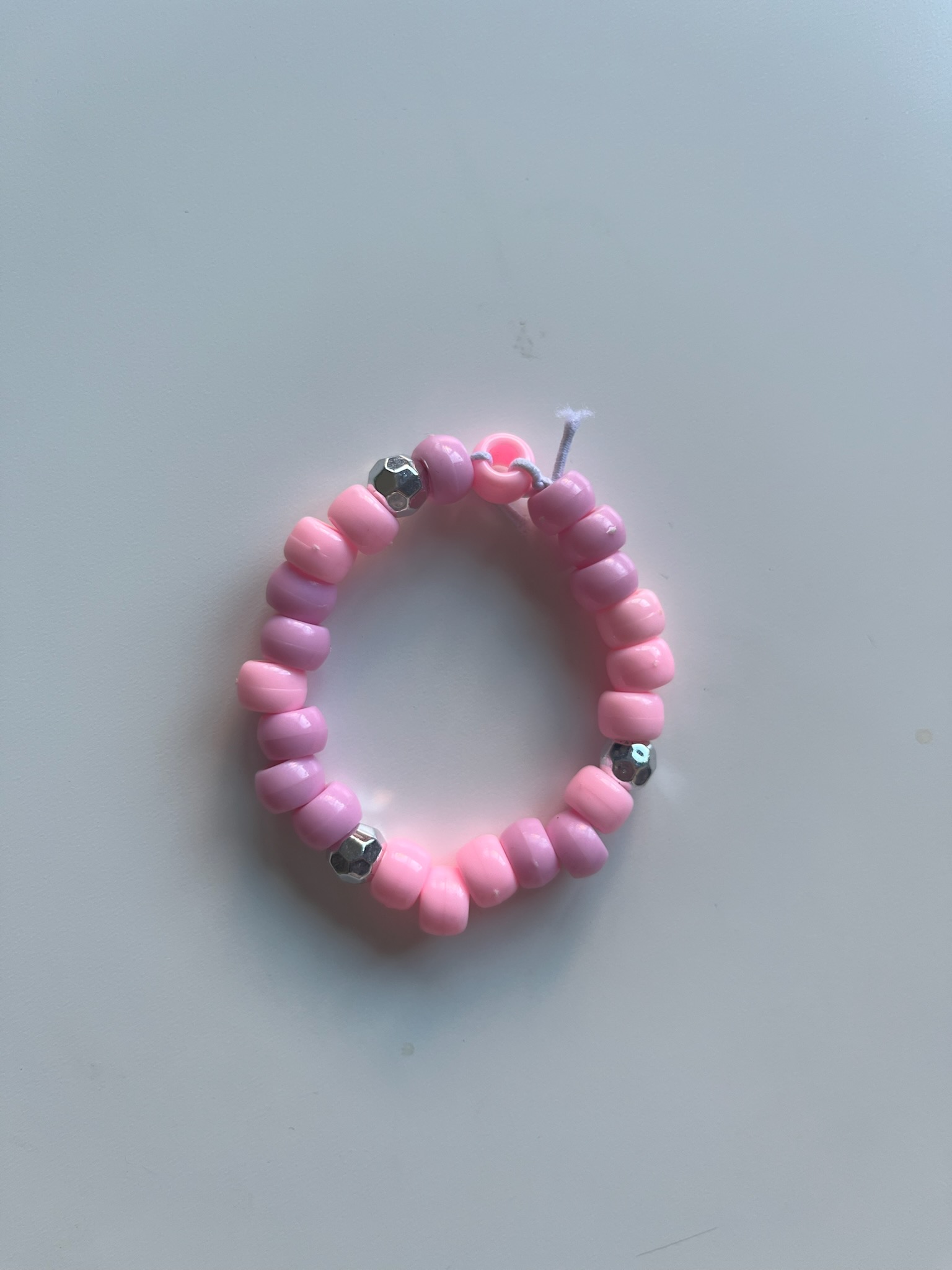 Armband 05 – handgjord skapelse av Alma och Emilia