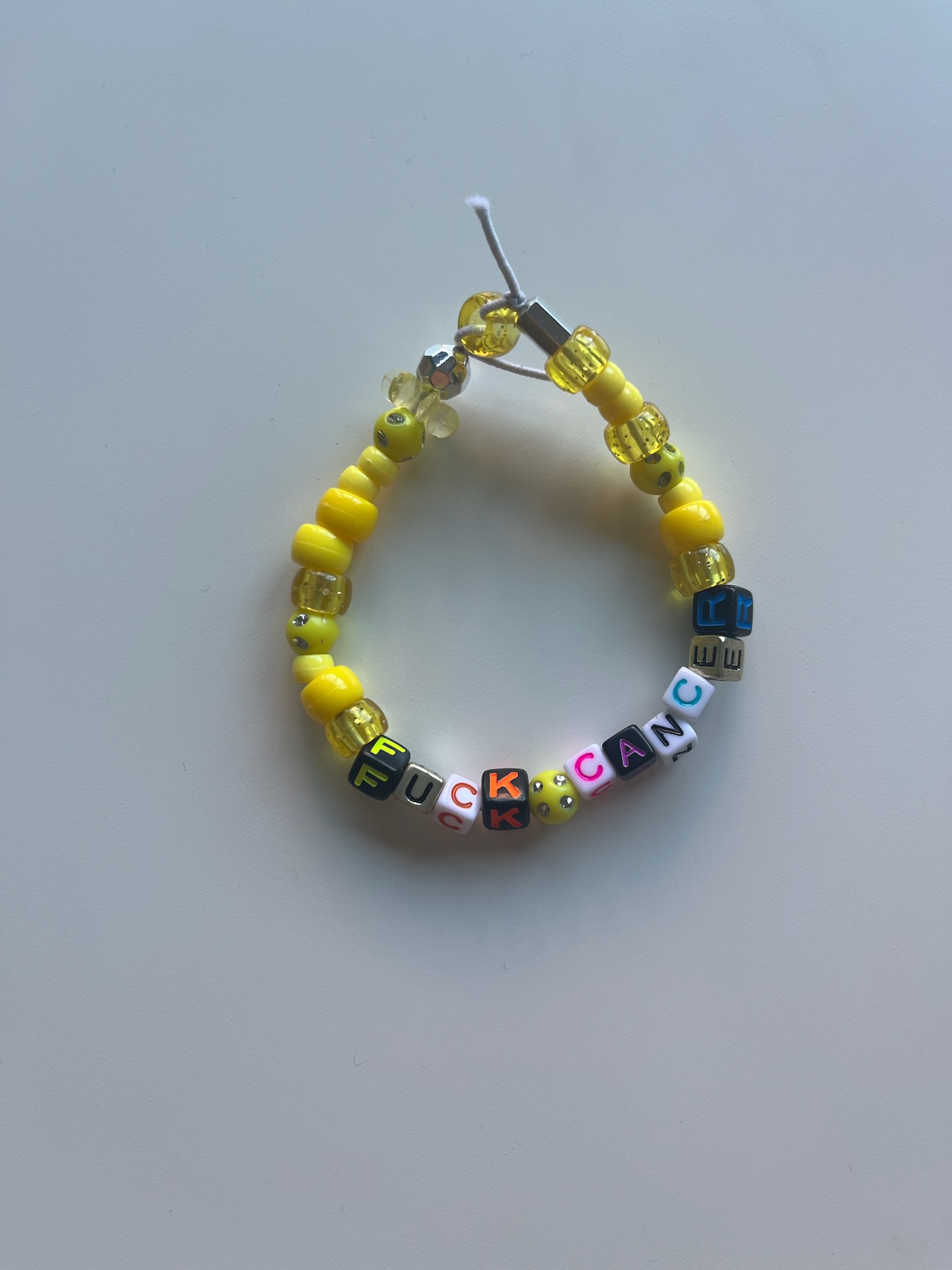 Armband 06 – handgjord skapelse av Alma och Emilia